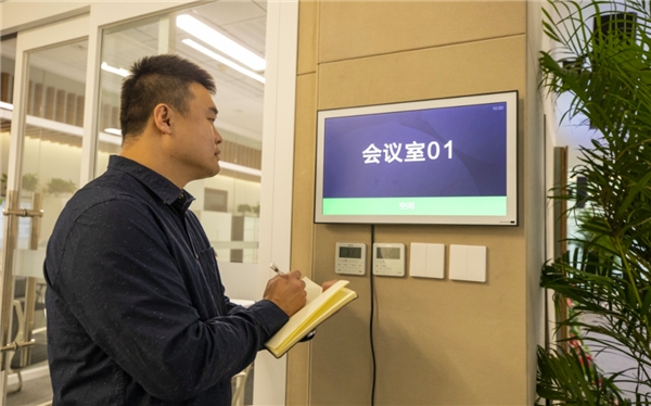 自由發(fā)揮方向：新華社智能化編輯部如何開(kāi)會(huì)？這項(xiàng)黑科技貫穿全程