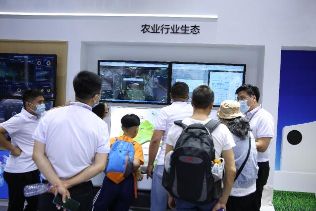 數(shù)字中國建設(shè)峰會：從卡奧斯13個賦能案例，看企業(yè)如何數(shù)字化轉(zhuǎn)型
