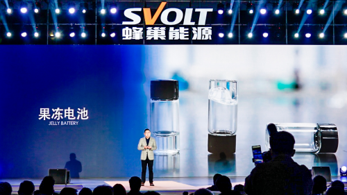 中國(guó)動(dòng)力電池企業(yè)圍剿安全“灰犀?！?/></p><p>在電池PACK環(huán)節(jié),蜂巢能源推出“熱阻隔電池包”,通過(guò)泄壓、噴發(fā)物控制、降溫、報(bào)警、隔熱等多種方式,來(lái)實(shí)現(xiàn)PACK層級(jí)的安全防護(hù)。</p><p>此外,基于和清華大學(xué)合作開(kāi)發(fā)的電池內(nèi)短路預(yù)警模型,蜂巢能源還推出了電池系統(tǒng)安全監(jiān)控的 “蜂云平臺(tái)”, 電池安全預(yù)警的準(zhǔn)確率達(dá)到90.9%,并可以實(shí)現(xiàn)對(duì)于內(nèi)短路提前2個(gè)月的預(yù)警,充分保障電池系統(tǒng)安全。</p><p align=