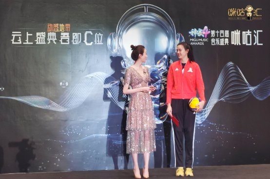 女排國手跨界破圈首登潮流“C位”，中國移動咪咕為排超注入新時(shí)代氣息