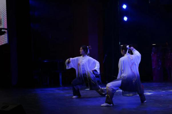 清華學(xué)霸，也是體育健兒，大冬天跑步爽吉了