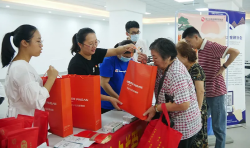 平安普惠參與公益敬老活動 倡導(dǎo)敬老、愛老新風(fēng)尚