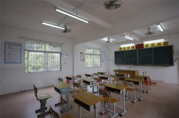 三雄極光：關注山區(qū)學子成長 光健康不能落下