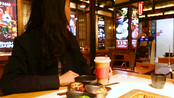 市面上火爆的送餐機(jī)器人 到底有沒有未來？