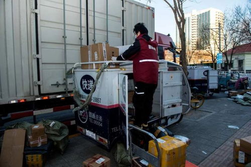 圓通小哥七年僅回家兩次 只為讓顧客準時收到“佳節(jié)驚喜”