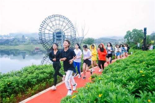 春節(jié)跑丹寨馬拉松，還能體驗苗族過大年，太快活啦！