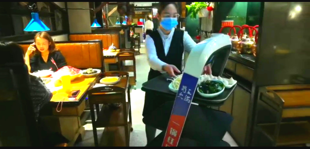 普渡機器人進入蜀王火鍋，給你不一樣的用餐體驗