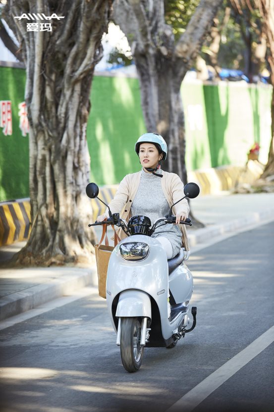 【技術(shù)控】和【顏值黨】的春天:愛(ài)瑪電動(dòng)車新品速遞