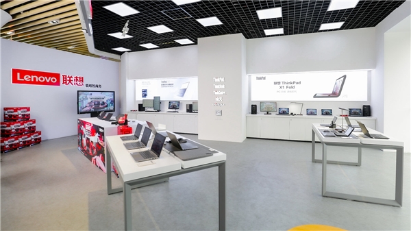 聯(lián)想首家智商務融合店開業(yè) 打造智慧終端新模式賦能中小企業(yè)智能化轉(zhuǎn)型