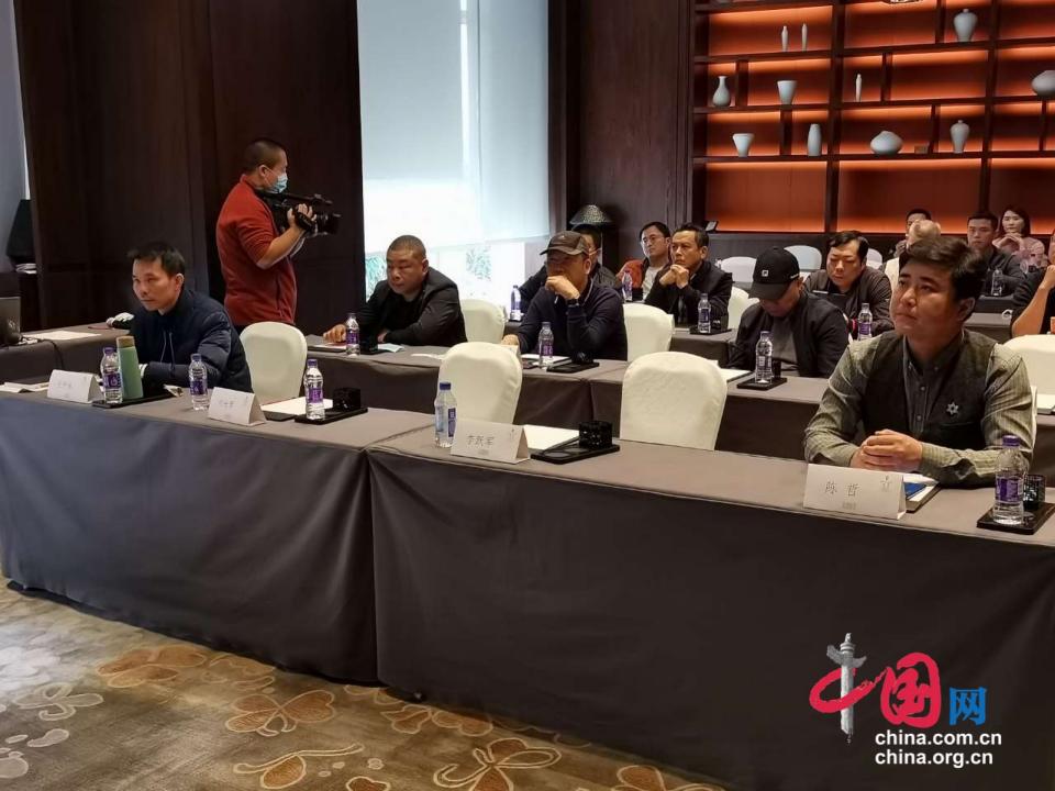 嘀嗒出行與海口市出租車協(xié)會一起 助力出租車行業(yè)數(shù)字轉(zhuǎn)型升級