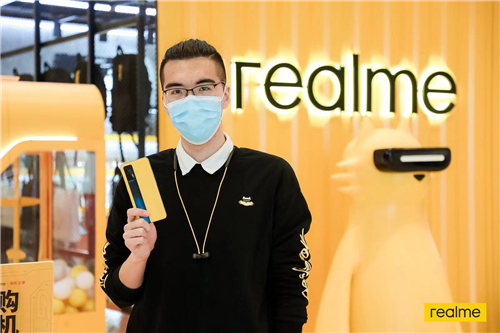realme真我GT火爆來襲，最潮快閃店人氣爆棚
