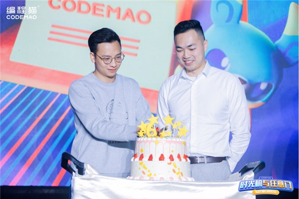 編程貓六歲了！坐上編程時光機，穿過夢想任意門