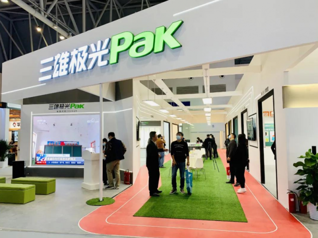 兩會聚焦近視防控 三雄極光守住學(xué)子眼健康