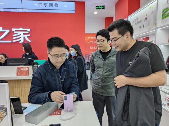 蘇寧、國美、京東之家門店排隊搶購 OPPO Find X3系列首銷火爆