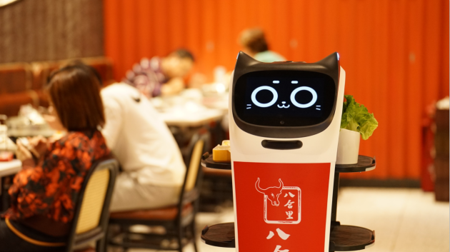 普渡機器人“入職”八合里海記火鍋店！