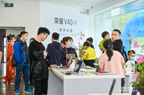 榮耀V40輕奢版聯(lián)手非遺傳承人，弘揚和傳承非遺傳統(tǒng)文化