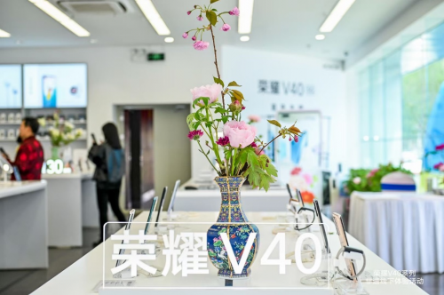 榮耀V40輕奢版聯(lián)手非遺傳承人，弘揚和傳承非遺傳統(tǒng)文化