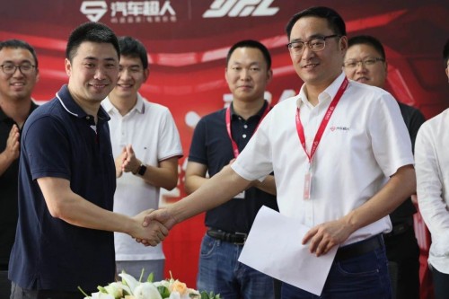 汽車(chē)超人杭州店投放智能洗車(chē)機(jī)器人，為消費(fèi)者帶來(lái)全新服務(wù)體驗(yàn)