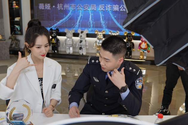 薇婭又獲新身份！被杭州警方授予“杭州市反詐騙宣傳大使”