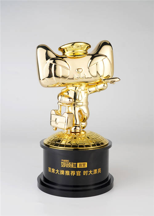 高品質(zhì)引領時尚生活辛巴辛有志旗下時大漂亮獲評“首席大牌推薦官”