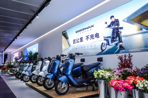 頭條！愛(ài)瑪“追星計(jì)劃”再掀電動(dòng)車潮流革命，為年輕人打造的專屬騎行藝術(shù)！