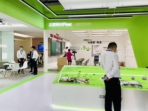 鏖戰(zhàn)教裝展！三雄極光亮出智能賽道利器