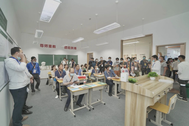 雷士照明攜“智慧校園”亮相教育裝備展，守護青少年光健康未來