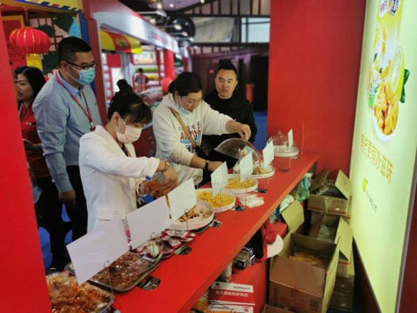 辣媳婦攜十余新品亮相糖酒會，招商加盟人氣火爆