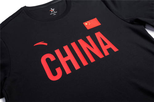 齊齊助力冬奧，安踏官宣王一博代言網(wǎng)友齊點(diǎn)贊