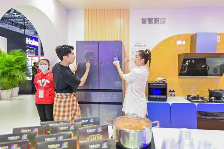 勞動，只是動了動！Leader帶來五一家居場景方案：一碰即可！
