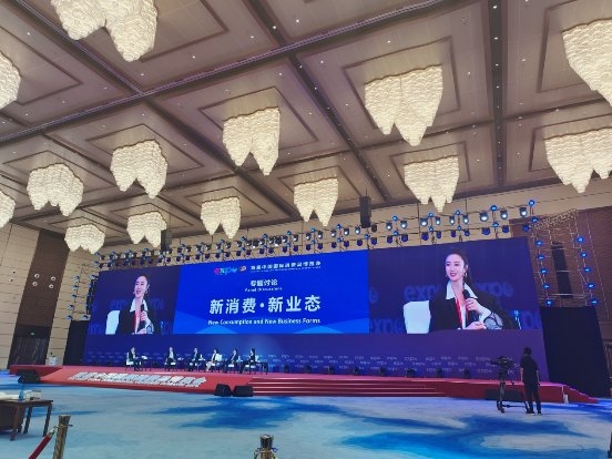 薇婭在直播間“上新”消博精品！31款海內(nèi)外好物引導成交6800萬元