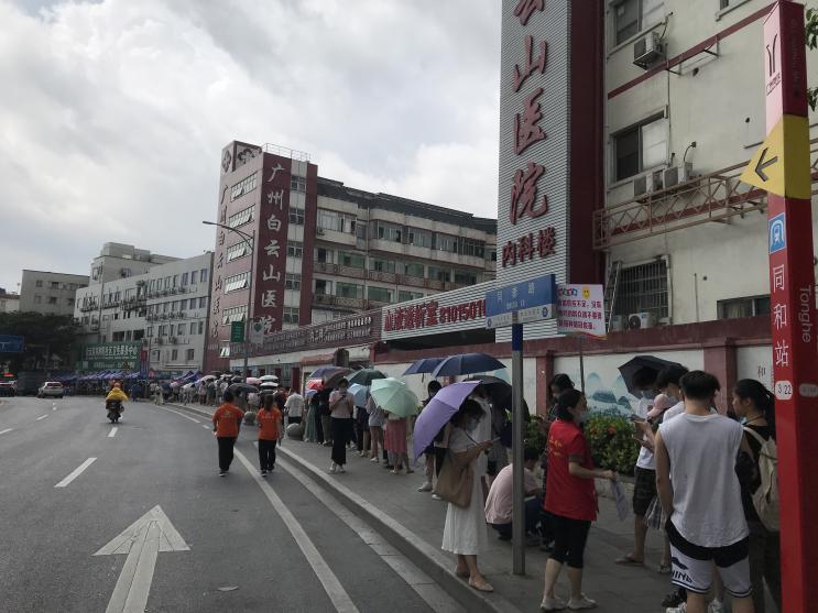 廣州大吉！王老吉大健康開展“高溫關(guān)愛”行動支援廣州防疫一線