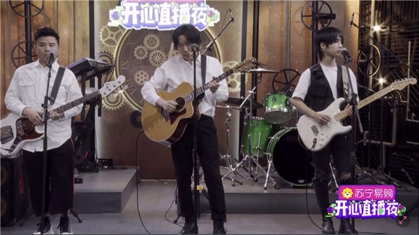 黑豹樂(lè)隊(duì)、水木年華開(kāi)啟蘇寧開(kāi)心直播夜，帶你重回光輝歲月！