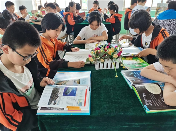 暖心！薇婭為希望小學(xué)的孩子們送上“六一”兒童節(jié)大禮包