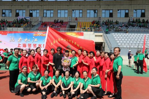 芳華老年潤膚乳贊助上海市冬冬水兵舞義演 點贊銀齡風(fēng)采
