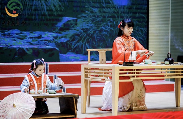 快要抑郁的80后公務員“寶媽”，自創(chuàng)“國學手勢舞”在抖音重新綻放