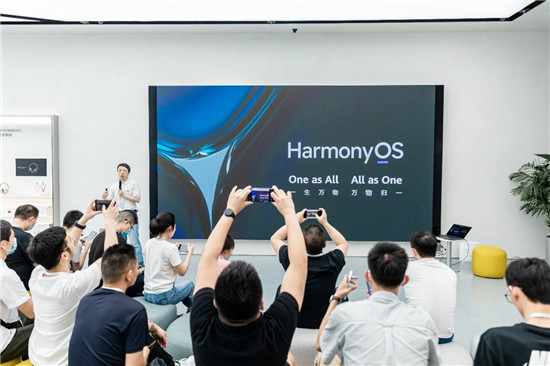 做客華為成都旗艦店，探索你不知道的HarmonyOS 2