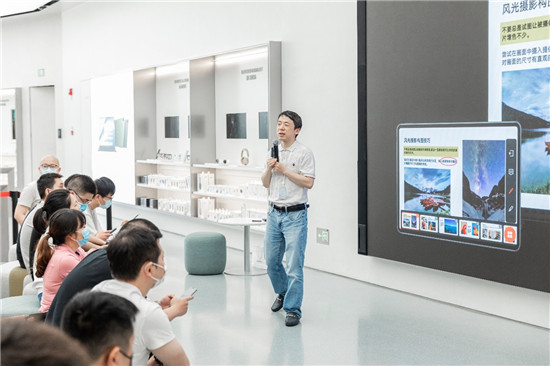 做客華為成都旗艦店，探索你不知道的HarmonyOS 2