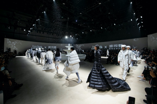 波司登羽絨服公布2020/21財(cái)報(bào)業(yè)績 營收比肩Moncler