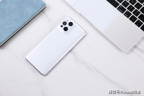 Find X3 Pro 10億色臻彩屏，持續(xù)占領(lǐng)“屏幕天花板”頭銜