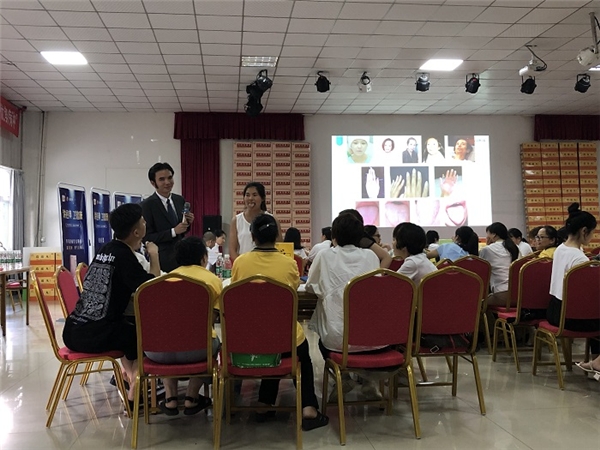 仲景宛西制藥“講經(jīng)典，衛(wèi)健康”走進天府之國四川一心堂