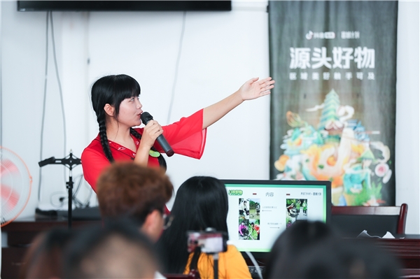 “富域計劃”赴川開展新農人培訓，助當?shù)睾梦镔u全國