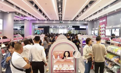 WOW COLOUR逆勢生長，資本市場為何看好美妝集合店