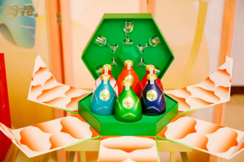 荷花酒舉辦“百城千商大會(huì)”，分享成就展望未來(lái)