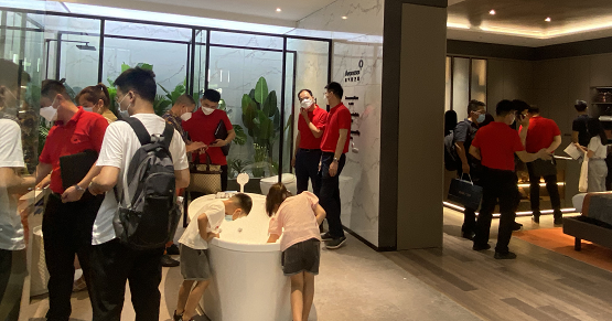 驚喜首秀！藍(lán)氣球衛(wèi)浴亮相廣州建博會