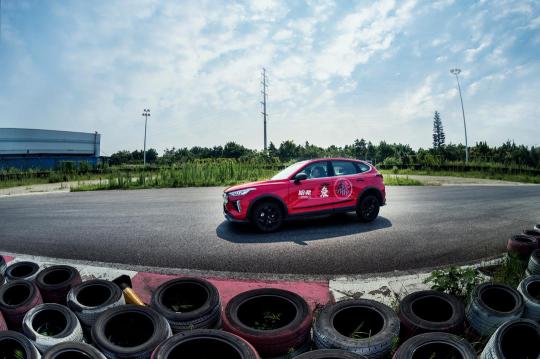 賽道搞事情？ “新次元激擎座駕”哈弗赤兔它來了！
