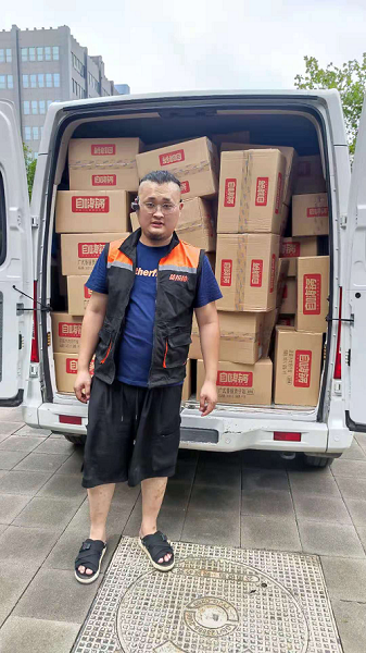 貨拉拉鄭州司機(jī)馳援衛(wèi)輝路上度過(guò)一生難忘生日
