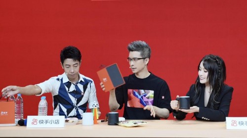 央視boys攜“洪荒少女”、辛選主播蛋蛋一起賣貨，3小時(shí)成交超3000萬