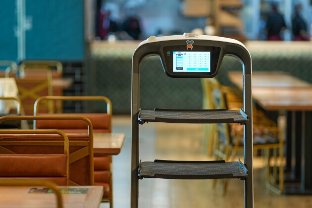 普渡機器人強勢入駐豪客來牛排，助力餐廳高效送餐回盤