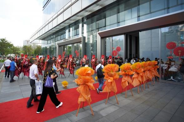 榮耀新總部啟用，體系化運(yùn)營(yíng)能力再升級(jí)、助推創(chuàng)新攻堅(jiān)